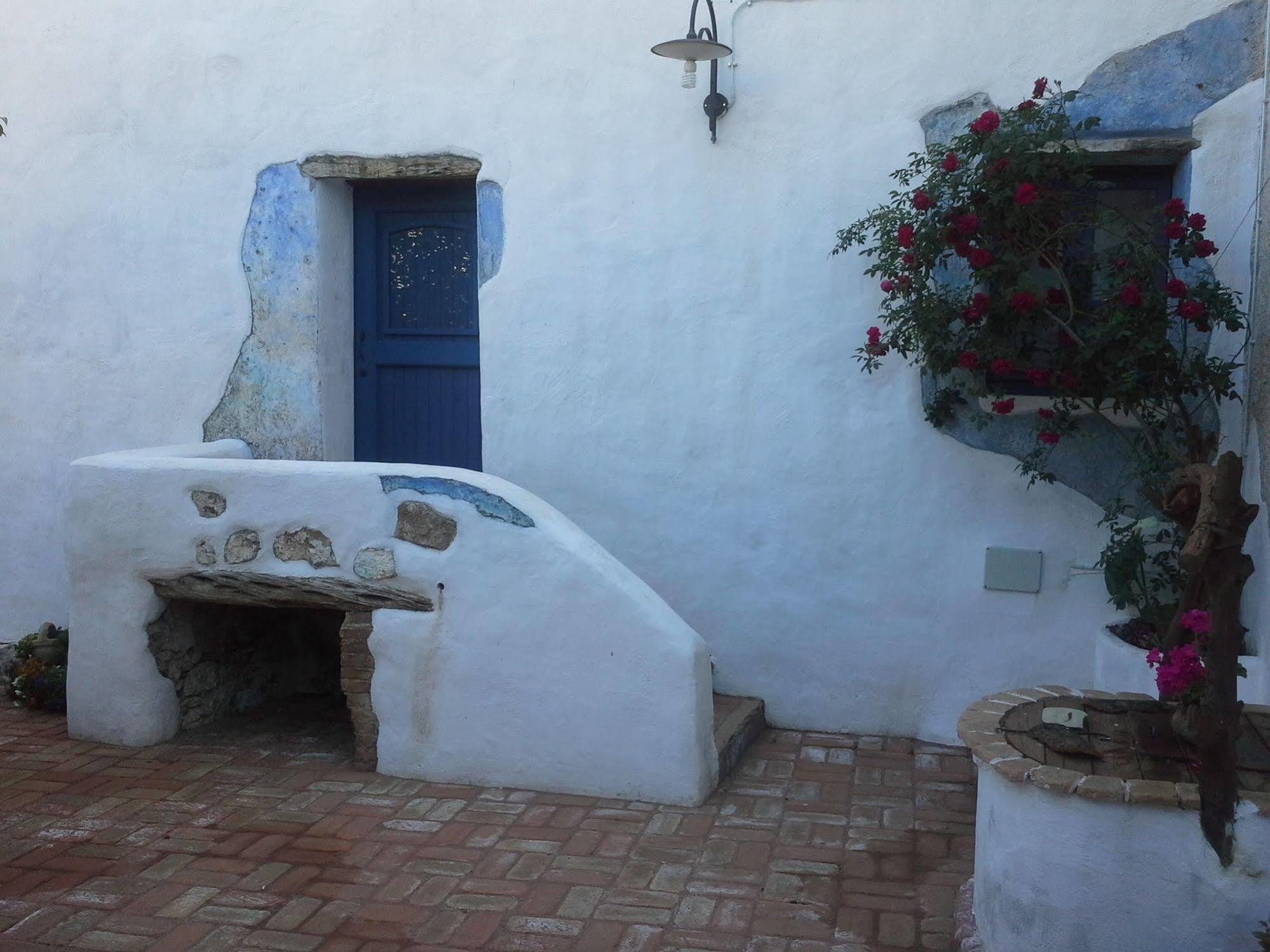 B&B Corte San Lussorio โอเลียนา ภายนอก รูปภาพ